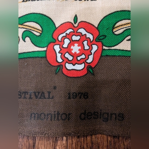 Red Rose Country Vintage  Tea Towel with historic Great Britain architecture - Picture 4 of 8